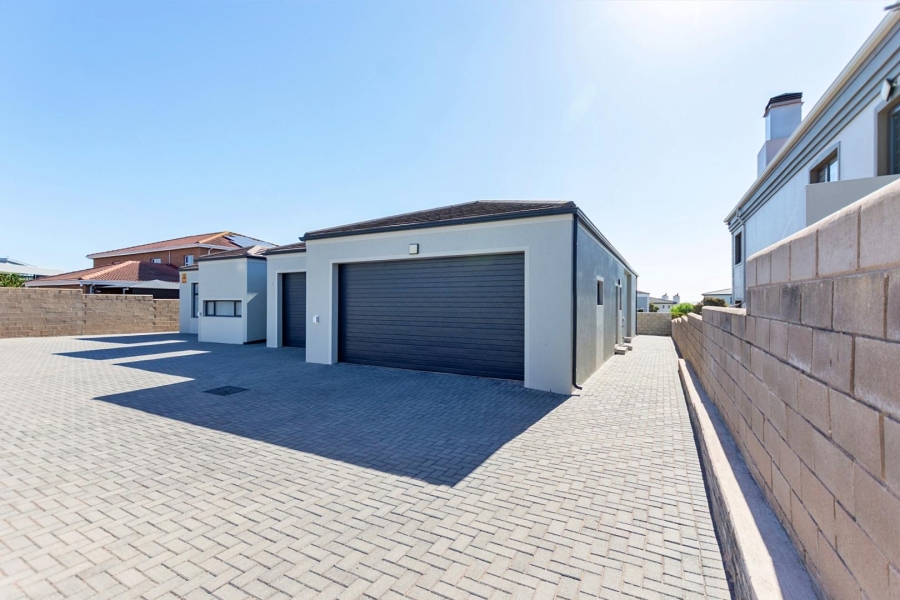 4 Bedroom Property for Sale in Myburgh Park Western Cape